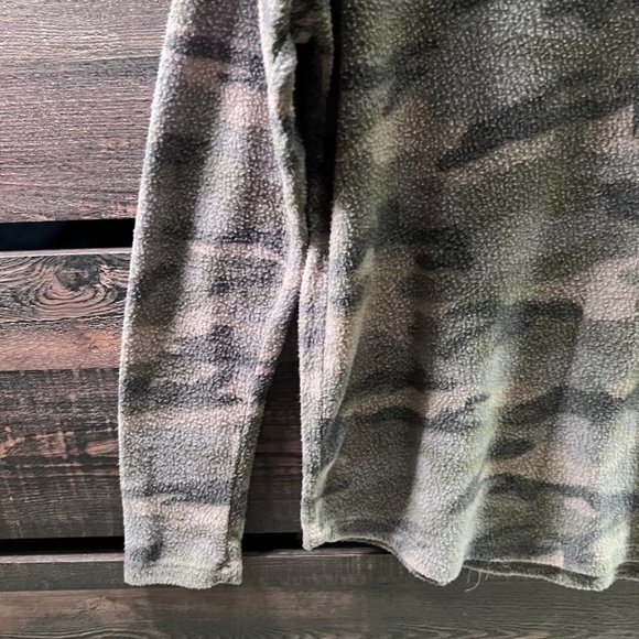 Cammo V Neck Pullover Size S - Picture 5 of 6
